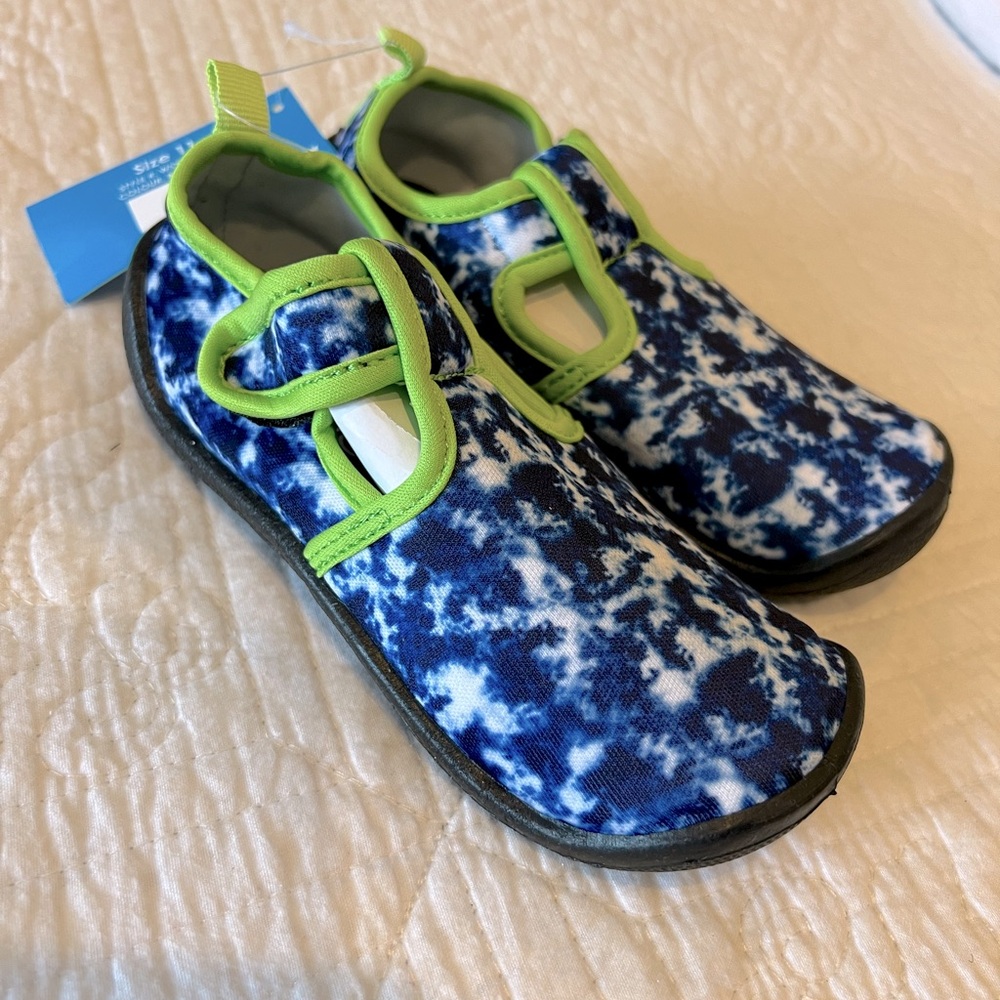 NWT Little kid size 11. Blue and Neon Green Water Shoes - Picture 2 of 6